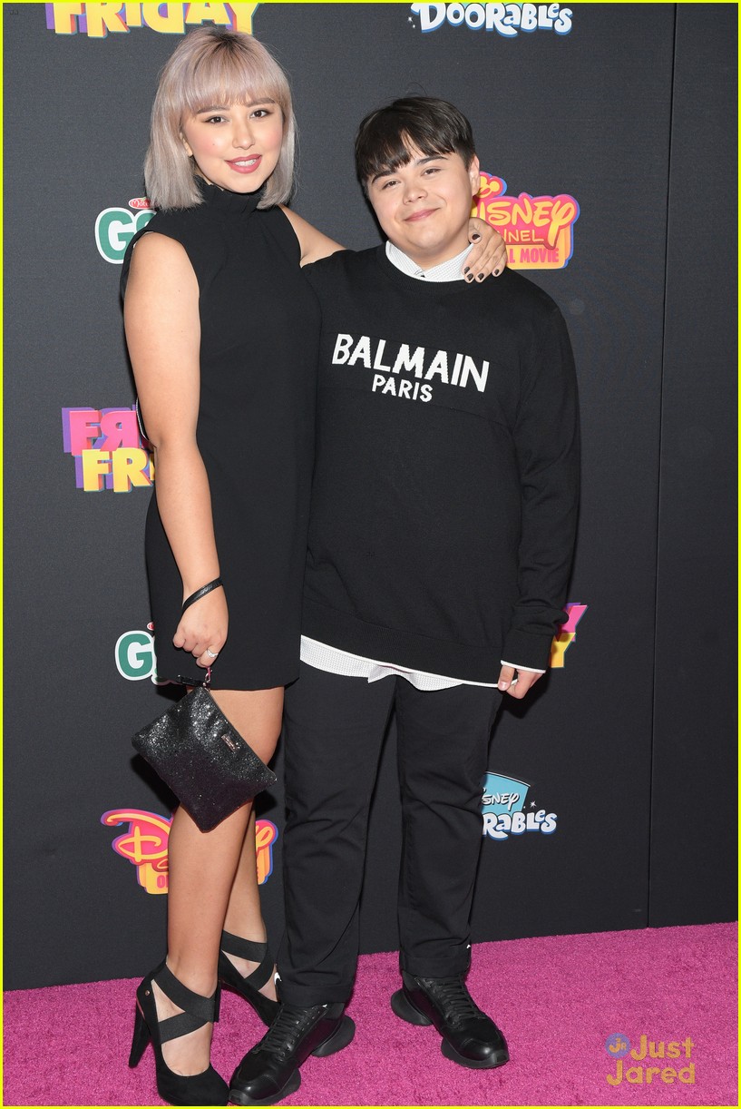 Cozi Zuehlsdorff Gets Support From Sofia Wylie & Sky Katz at 'Freaky