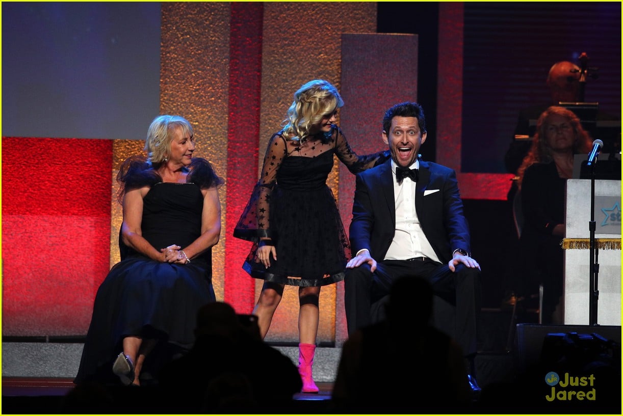 Darci Lynne Farmer Brings Petunia & Oscar to Starkey Hearing Gala 2018 ...