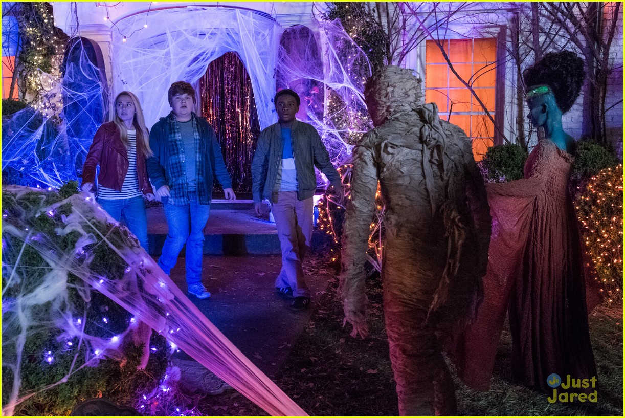 Madison Iseman Runs From Killer Gummy Bears in 'Goosebumps 2 Haunted