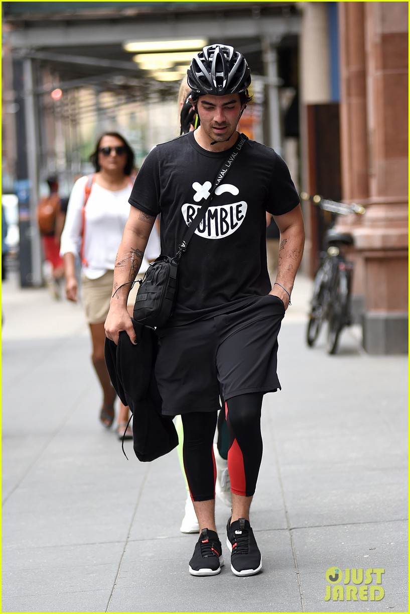 Full Sized Photo of joe jonas sophie turner bike manhattan july 2018 02