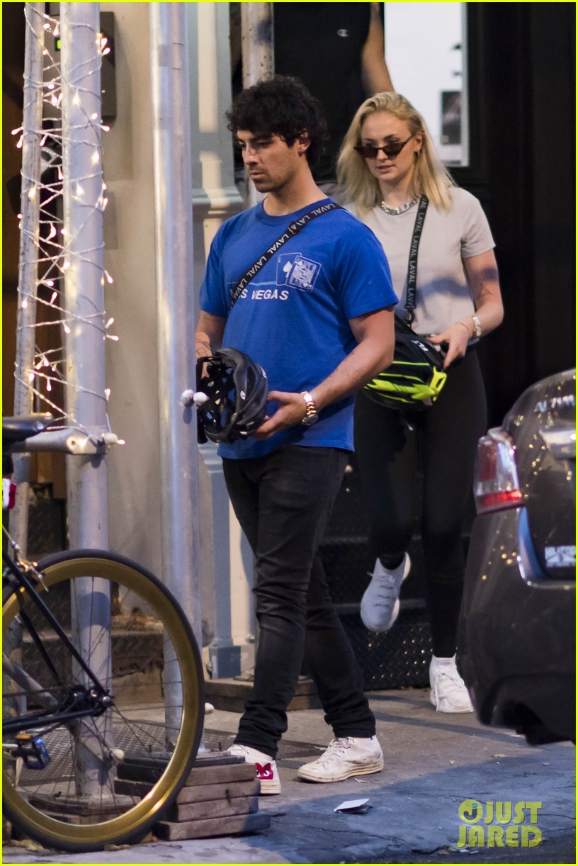 Full Sized Photo Of Joe Jonas Sophie Turner Bike Ride 05 Joe Jonas And Sophie Turner Ride Their 