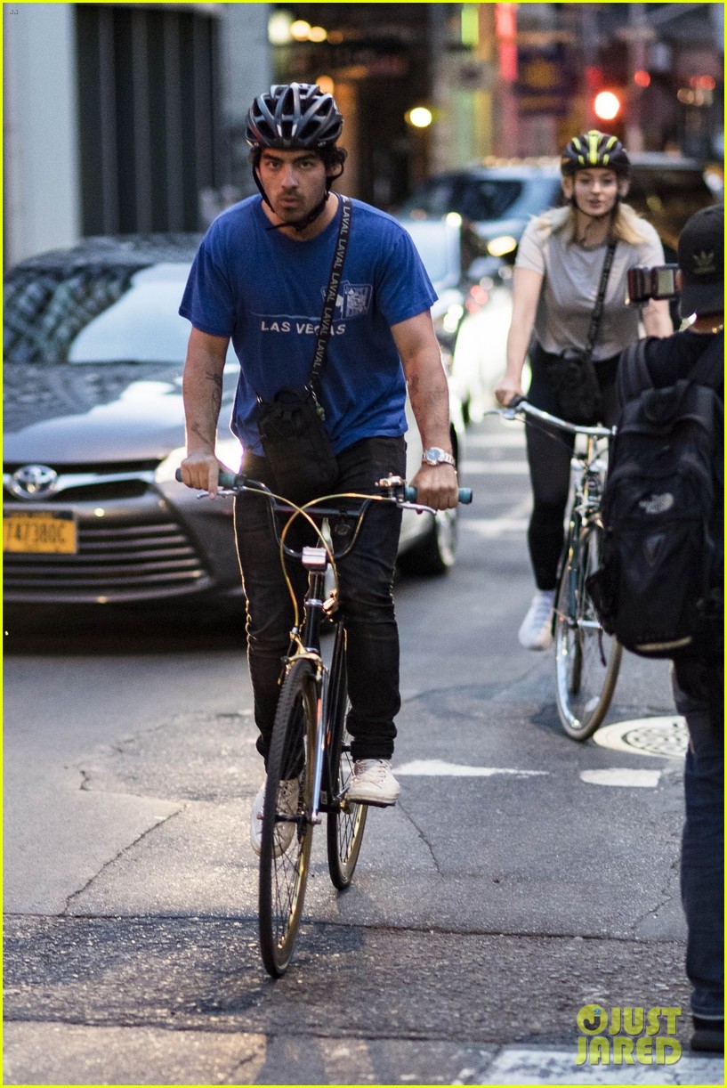 Full Sized Photo Of Joe Jonas Sophie Turner Bike Ride 06 Joe Jonas And Sophie Turner Ride Their 