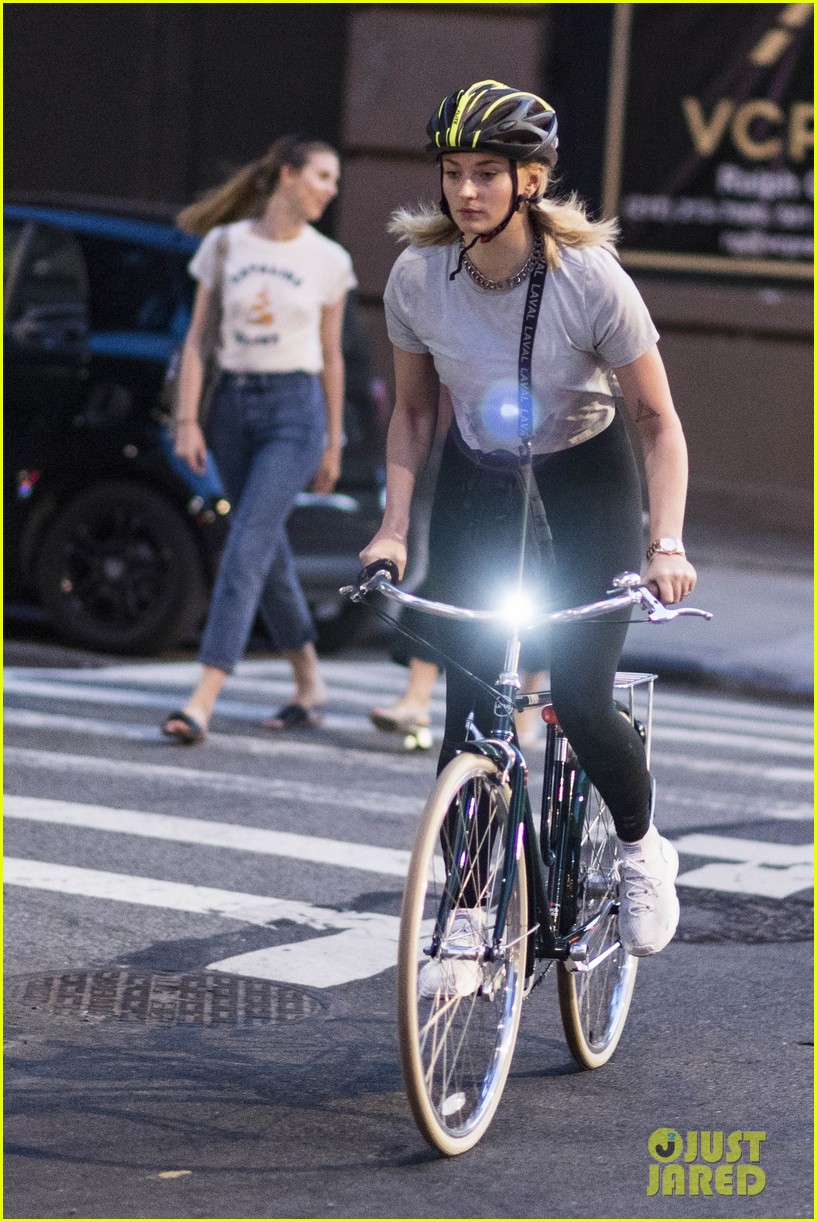 Full Sized Photo of joe jonas sophie turner bike ride 08 | Joe Jonas