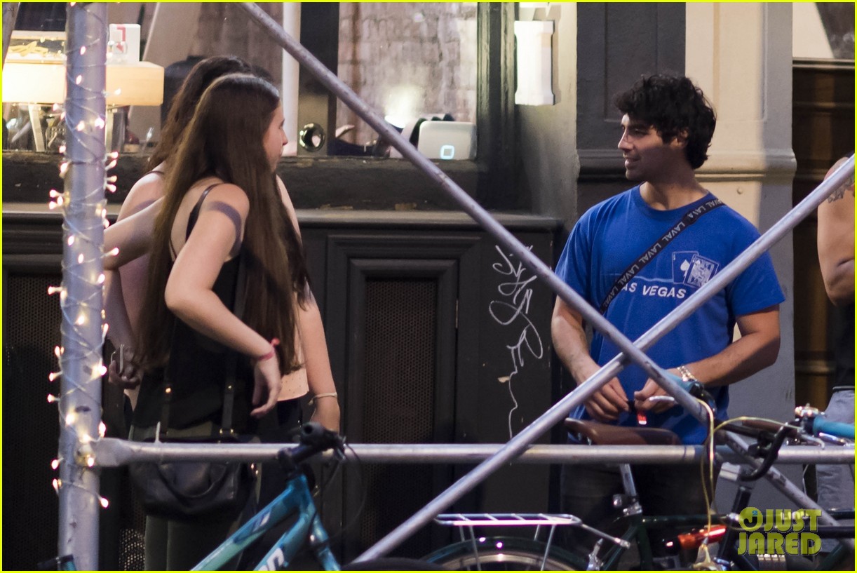 Full Sized Photo of joe jonas sophie turner bike ride 20 | Joe Jonas
