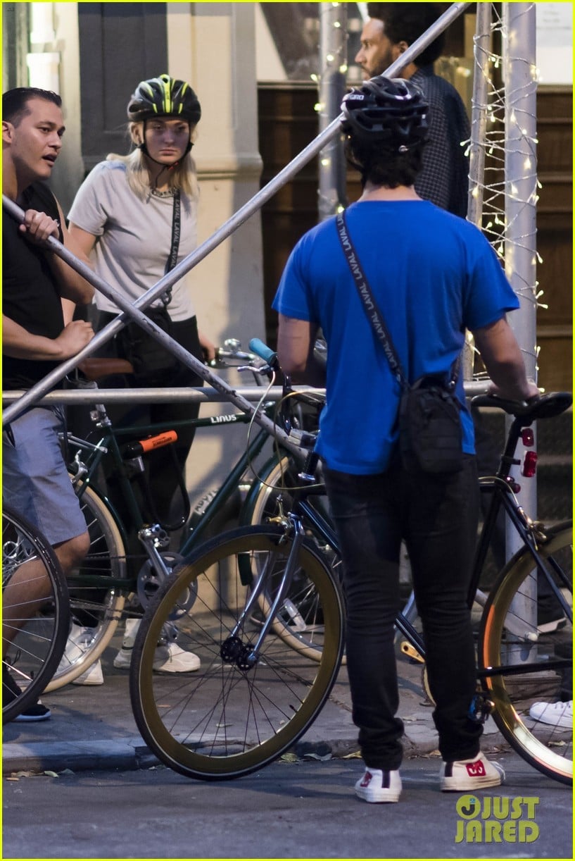 Full Sized Photo of joe jonas sophie turner bike ride 24 | Joe Jonas