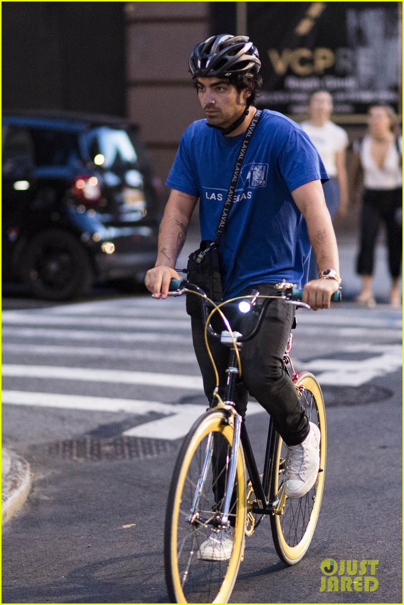 Full Sized Photo of joe jonas sophie turner bike ride 31 | Joe Jonas