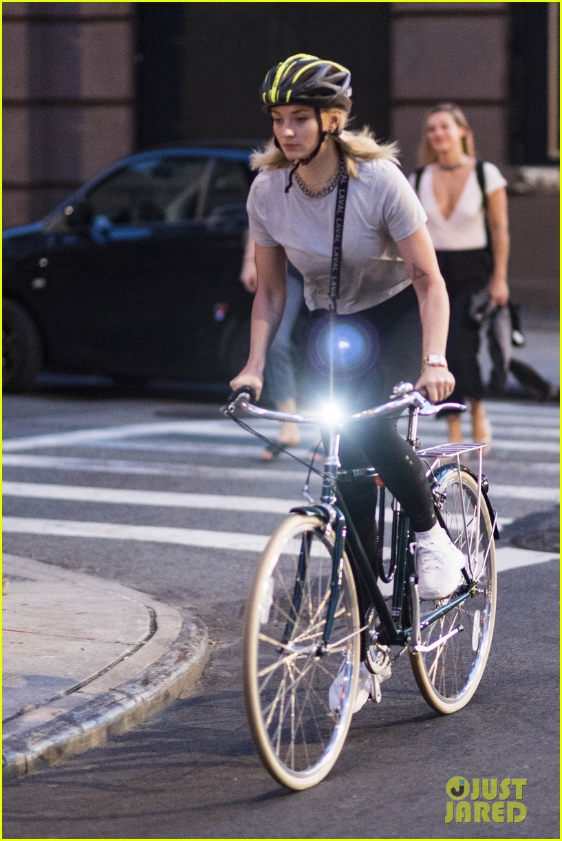 Full Sized Photo Of Joe Jonas Sophie Turner Bike Ride 33 Joe Jonas And Sophie Turner Ride Their 