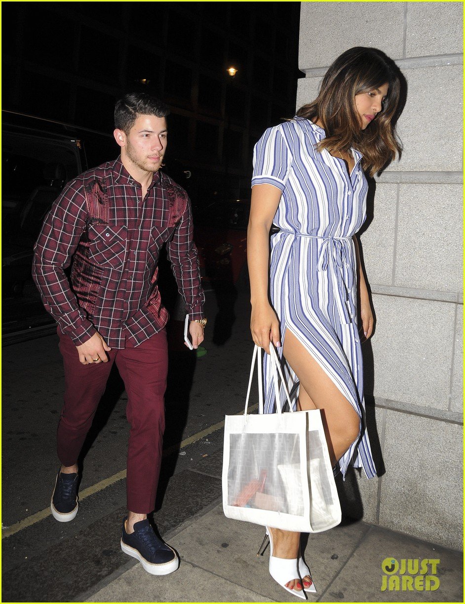 Nick Jonas Engaged To Priyanka Chopra Photo 1174976 Photo Gallery