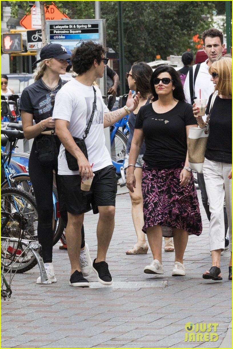 Joe Jonas & Sophie Turner Take Their Moms To Lunch In NYC! | Photo ...