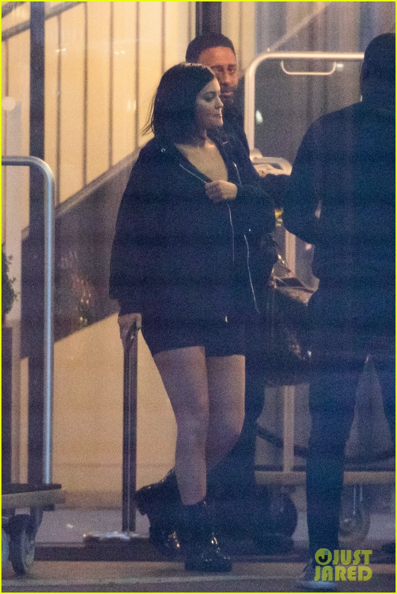 kylie jenner travis scott head to paris ahead of lollapalooza 03
