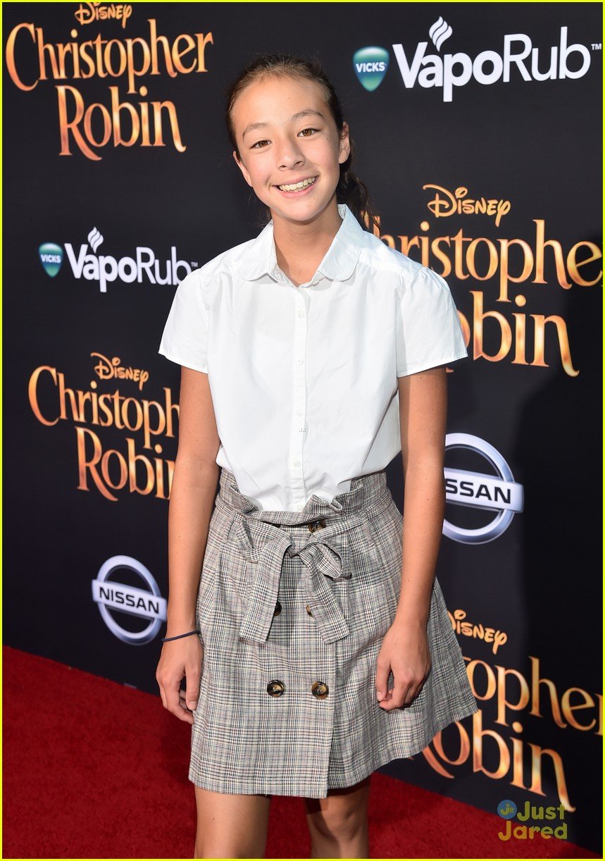 Navia Robinson Wears Giant Red Bow at 'Christopher Robin' Premiere ...