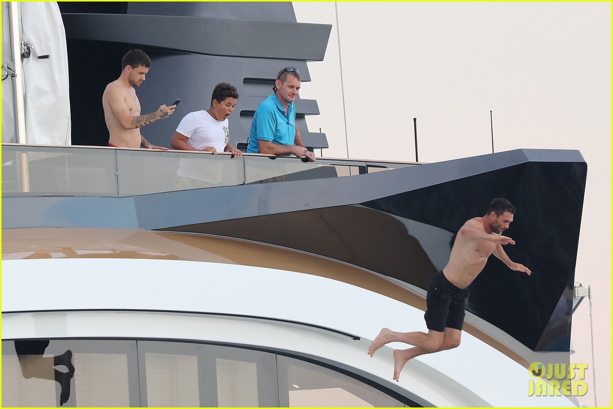 Full Sized Photo of liam payne dances works out while shirtless on a