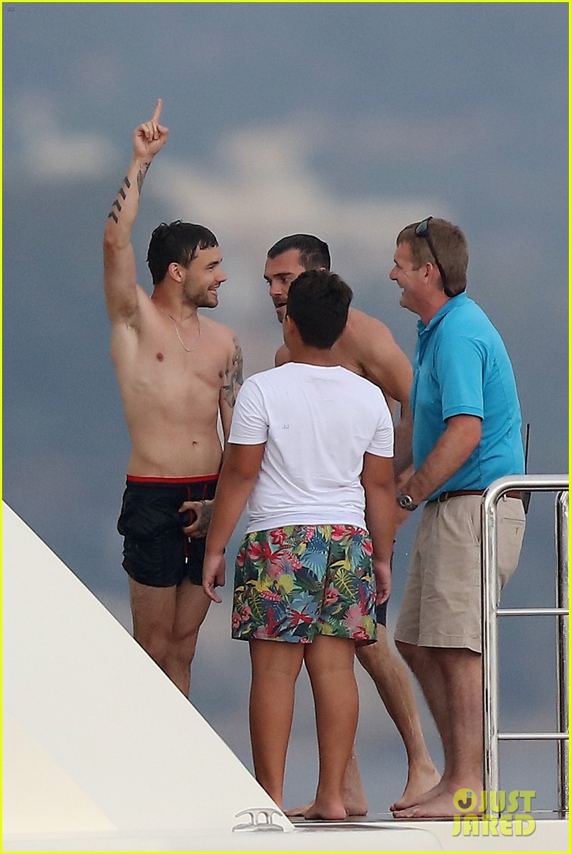 Full Sized Photo Of Liam Payne Dances Works Out While Shirtless On A Yacht 27 Liam Paynes 8148