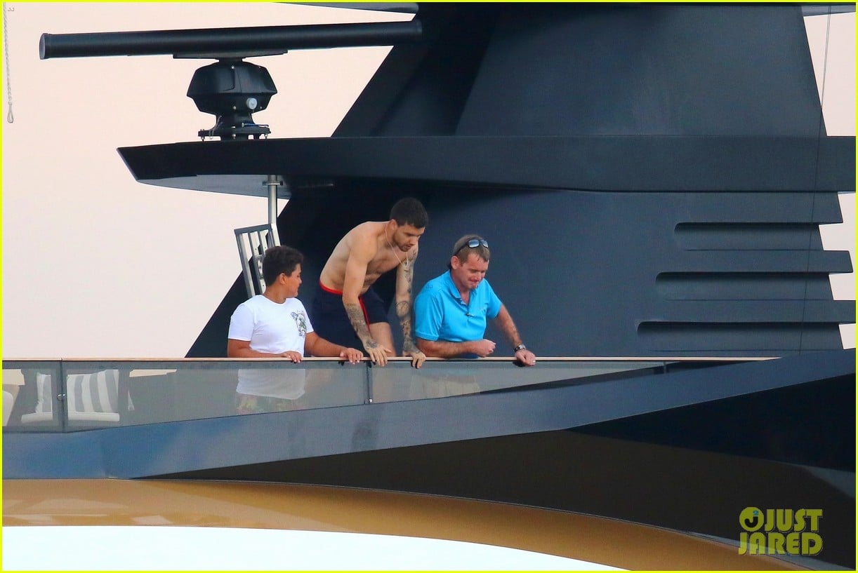 Full Sized Photo of liam payne dances works out while shirtless on a