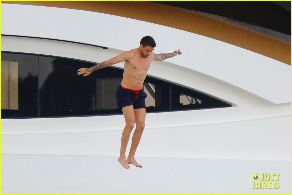 Full Sized Photo of liam payne dances works out while shirtless on a