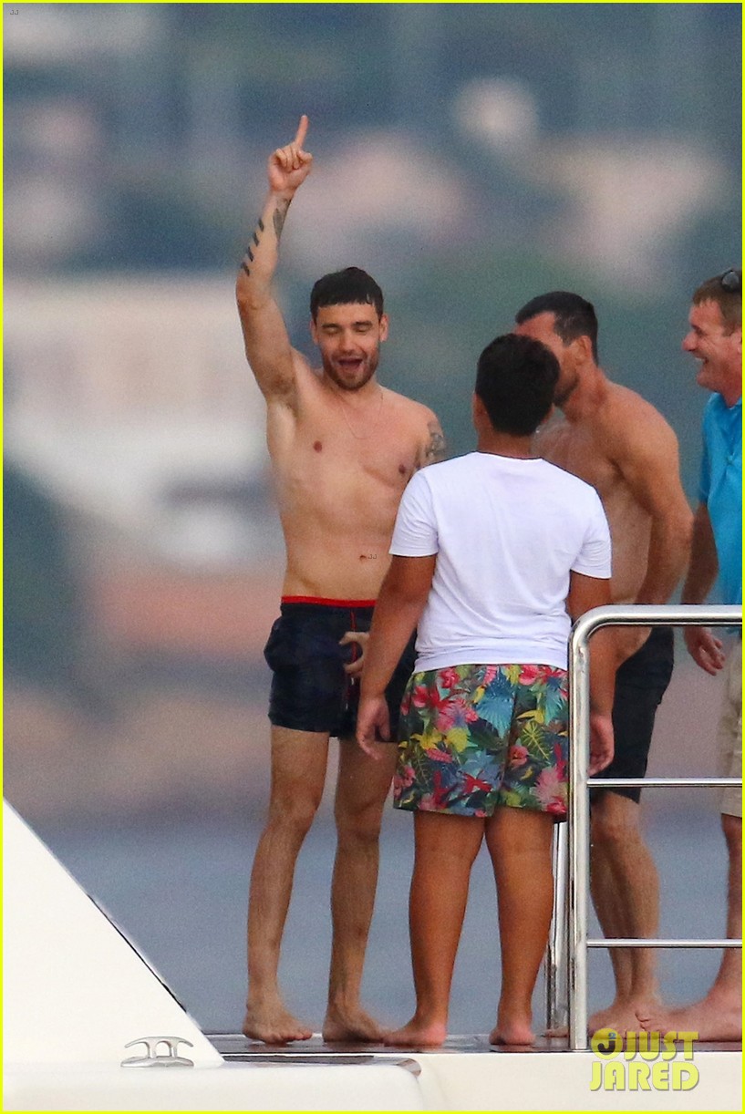 Full Sized Photo Of Liam Payne Dances Works Out While Shirtless On A Yacht 83 Liam Paynes 9921