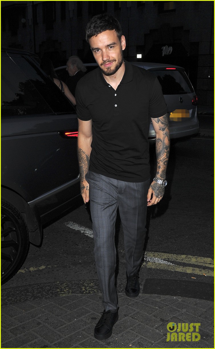 Liam Payne Looks Sharp While Grabbing Dinner With Pals | Photo 1173733 ...