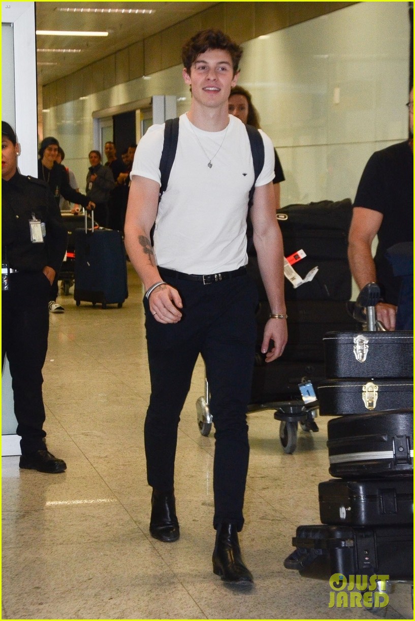 Shawn Mendes Arrives In Brazil to Mobs of Fans Photo 1170642 Photo