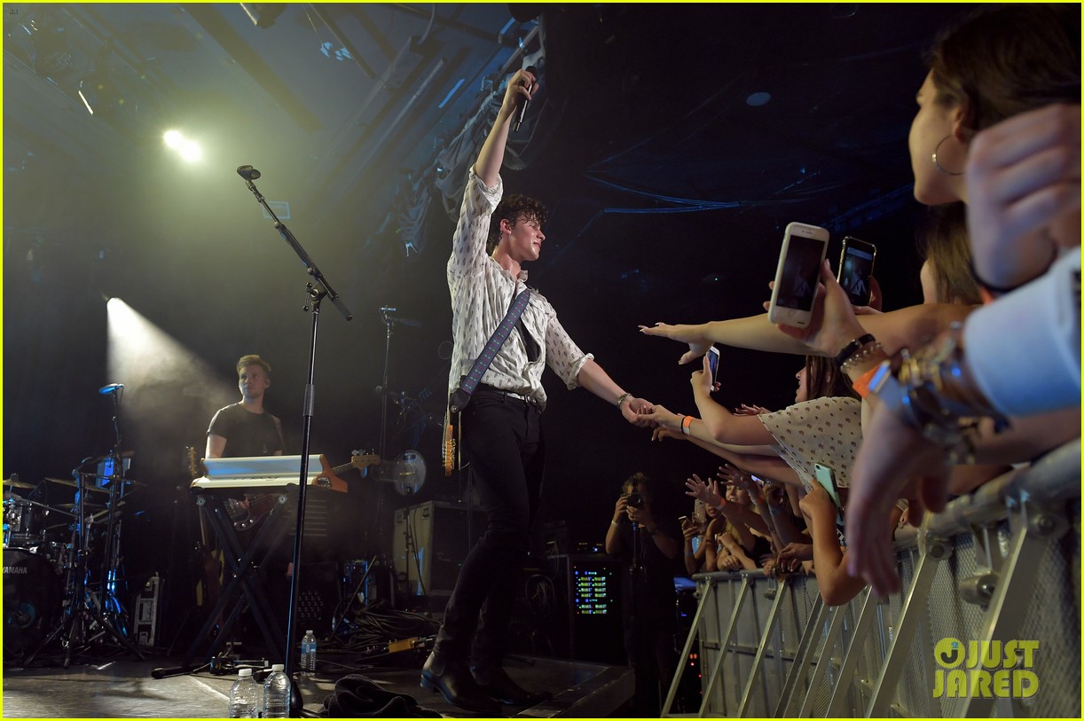 Full Sized Photo of shawn mendes performs exclusive concert with sirius