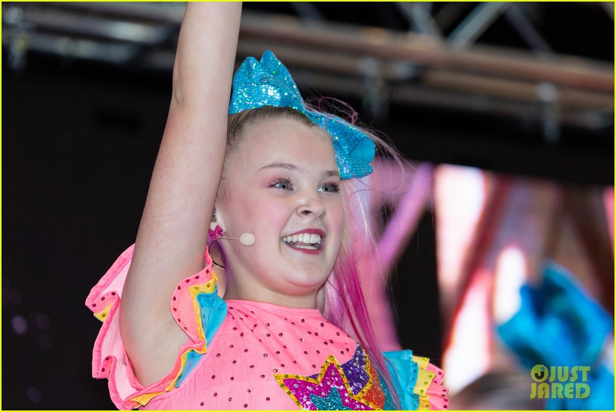 JoJo Siwa Fans Camp Out From 4am to Watch Her Sydney Concert! Photo