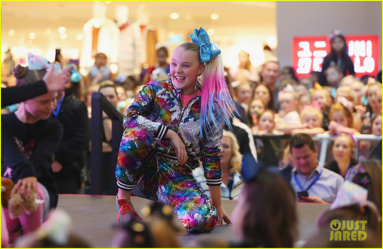 JoJo Siwa Fans Camp Out From 4am to Watch Her Sydney Concert! Photo