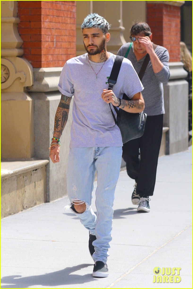 Zayn Malik Sports Blue Hair While Out & About in NYC! | Photo 1173250 ...