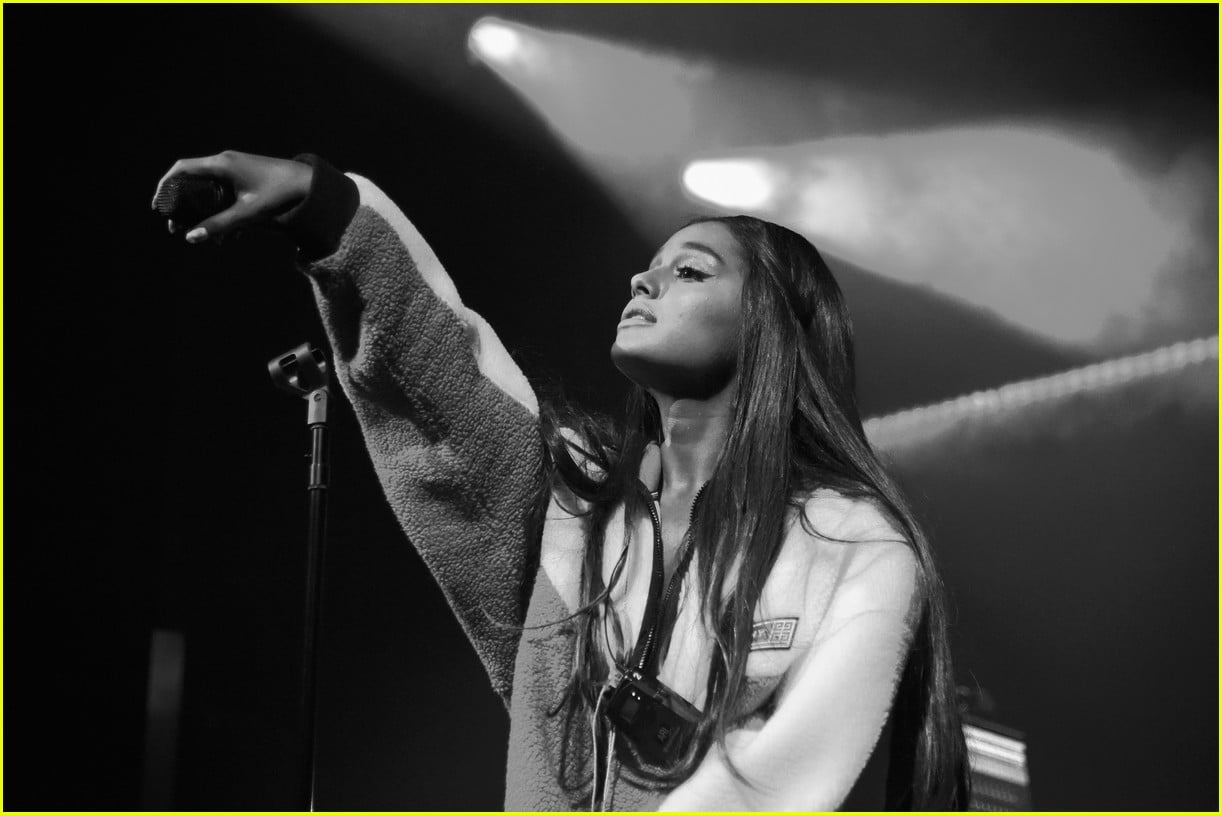 Full Sized Photo of ariana grande sweetener sessions nyc august 2018 21