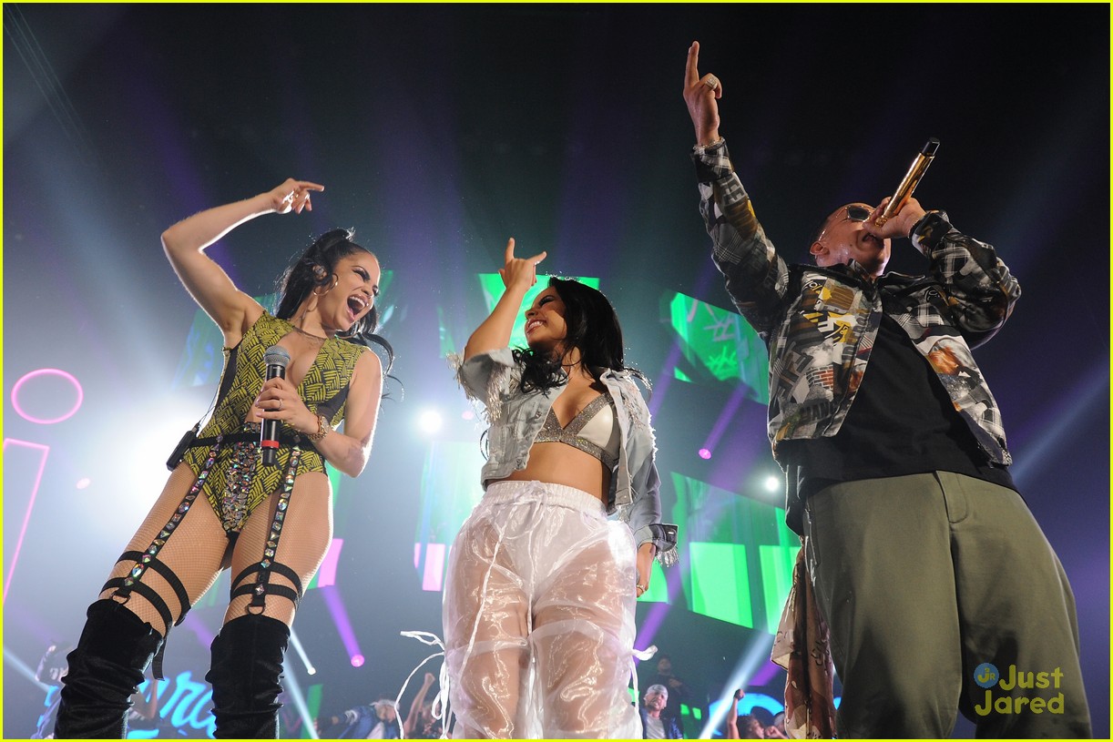 becky g message sin pajama vivo latino concert pics 10