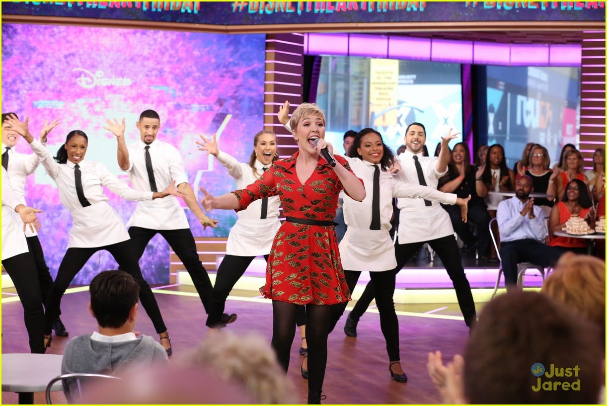 Full Sized Photo of cozi zuehlsdorff performs ff gma 01 | Cozi
