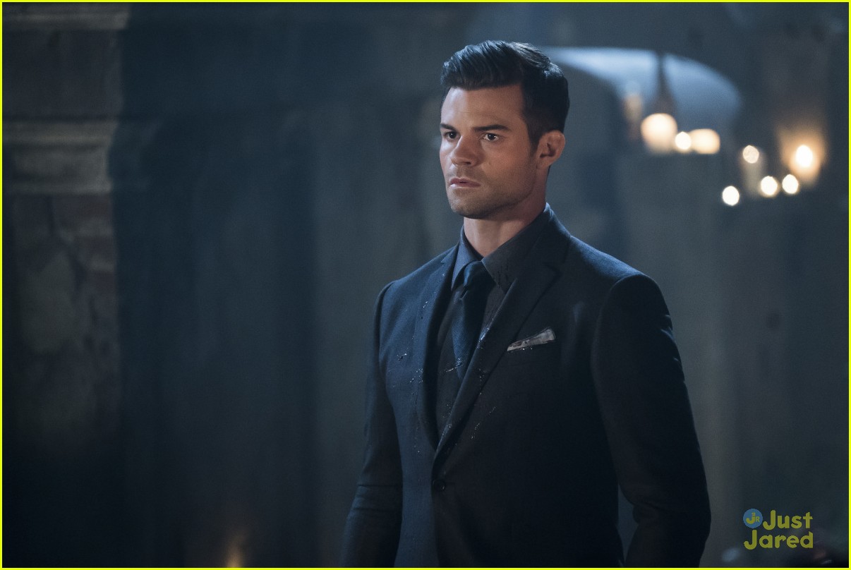 Daniel Gillies Stole Elijahs Suits From The Originals Photo 1175904 Photo Gallery 7070