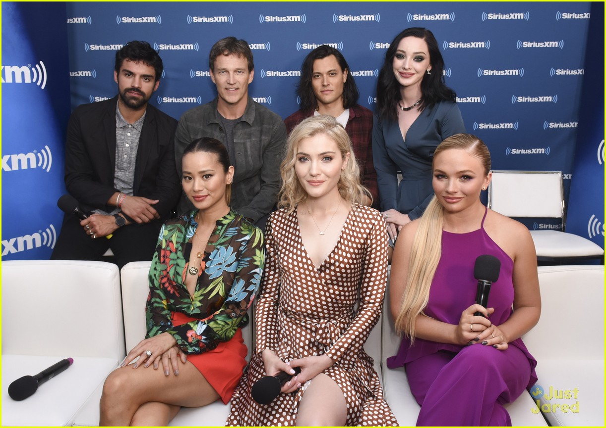 Emma Dumont Can't Resist Giving Out 'Gifted' Spoilers | Photo 1176933 ...