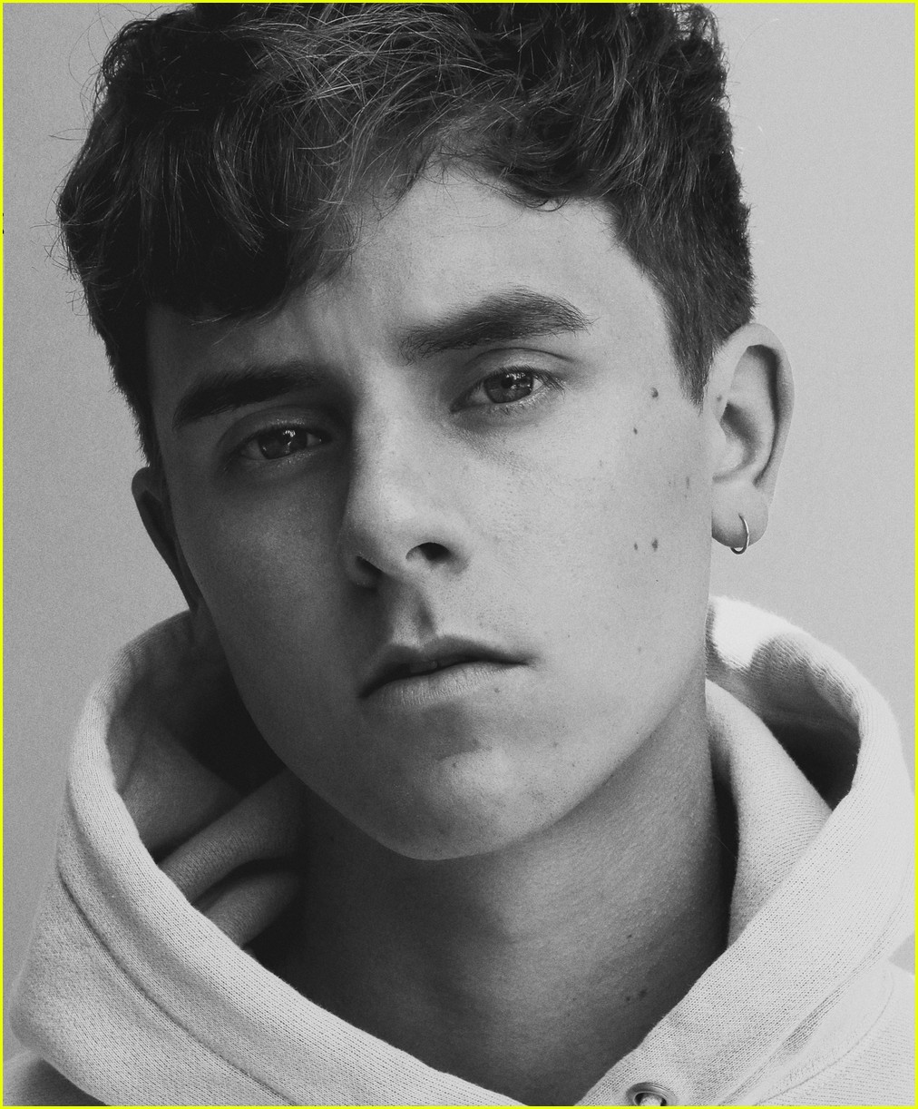 connor franta shares advice for coming out of the closet 02
