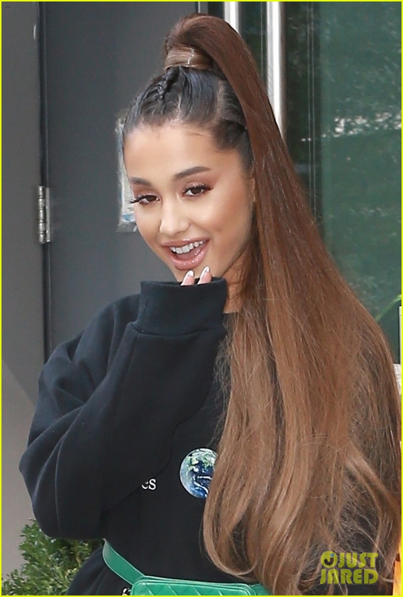 ariana grande steps out in nyc ahead of sweetener release 02