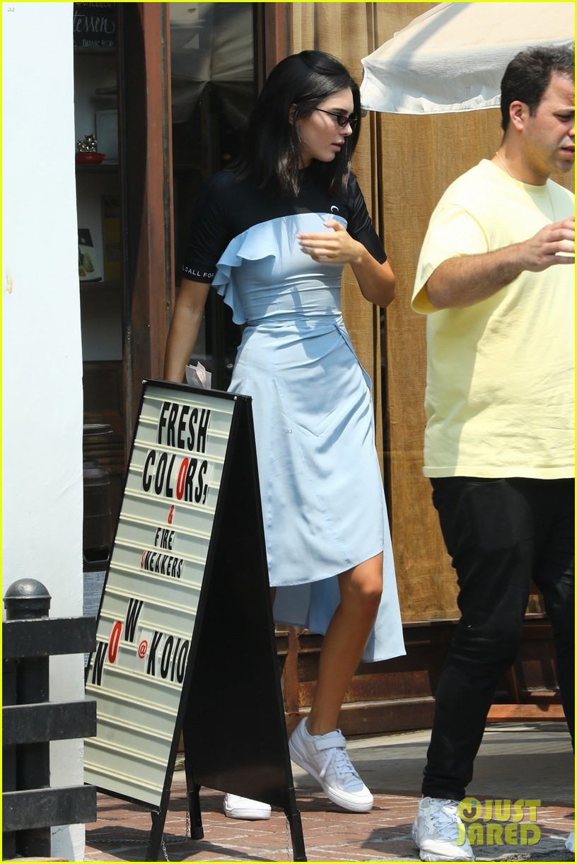 Full Sized Photo of kendall jenner shows off her summer style in baby ...