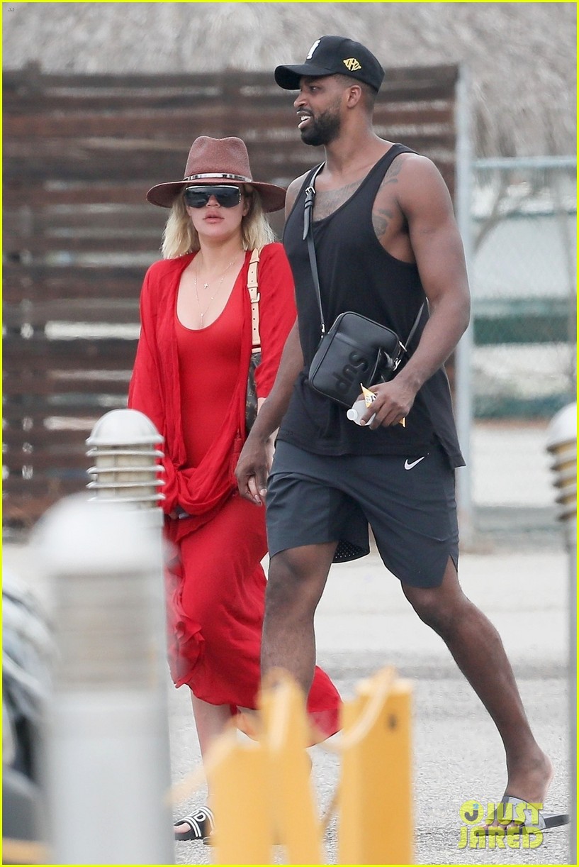 Full Sized Photo of khloe kardashian kendall jenner hit water(02)