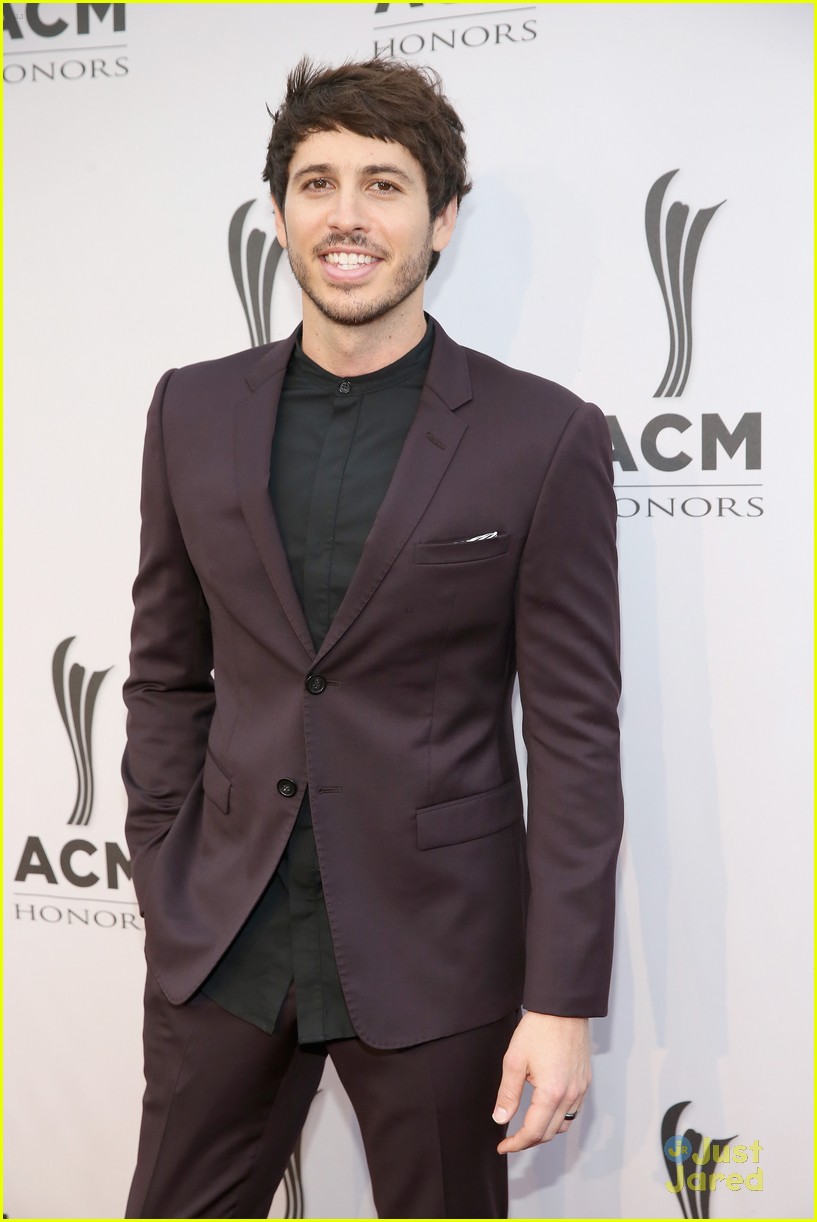 kelsea ballerini morgan evans surprise acm honors 07