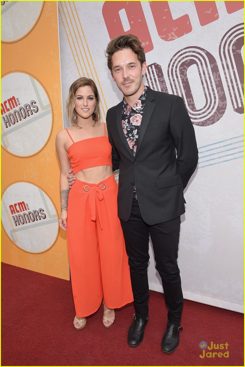 kelsea ballerini morgan evans surprise acm honors 11