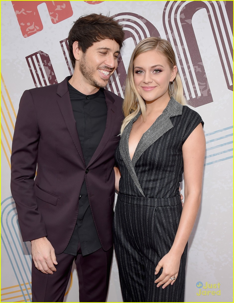 kelsea ballerini morgan evans surprise acm honors 14
