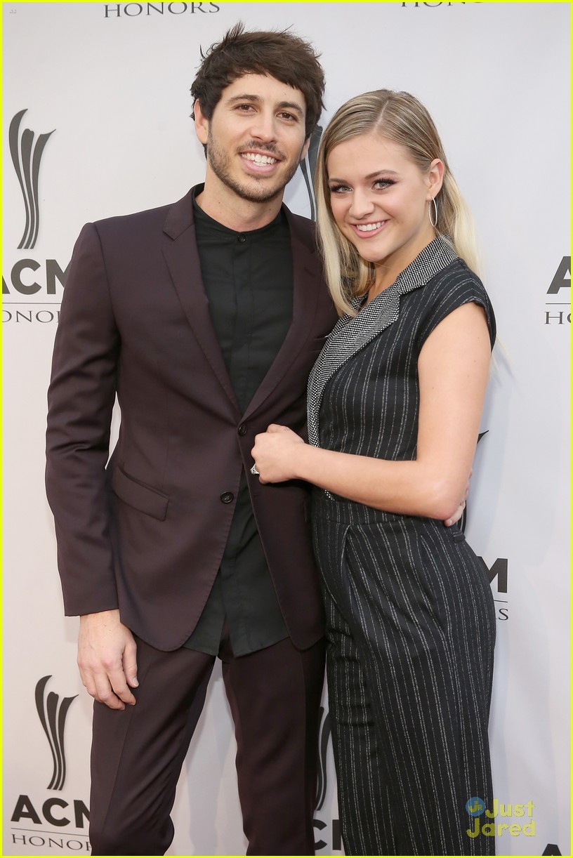 kelsea ballerini morgan evans surprise acm honors 17
