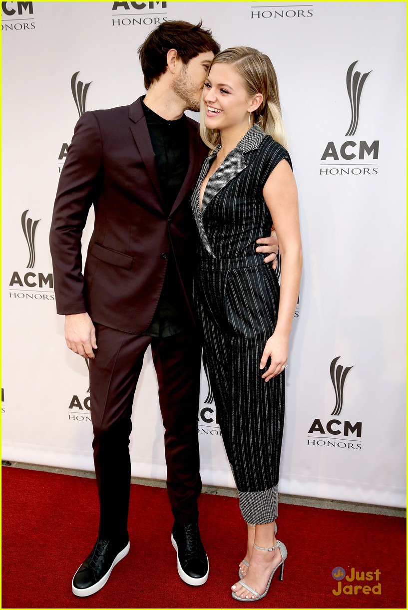 kelsea ballerini morgan evans surprise acm honors 18