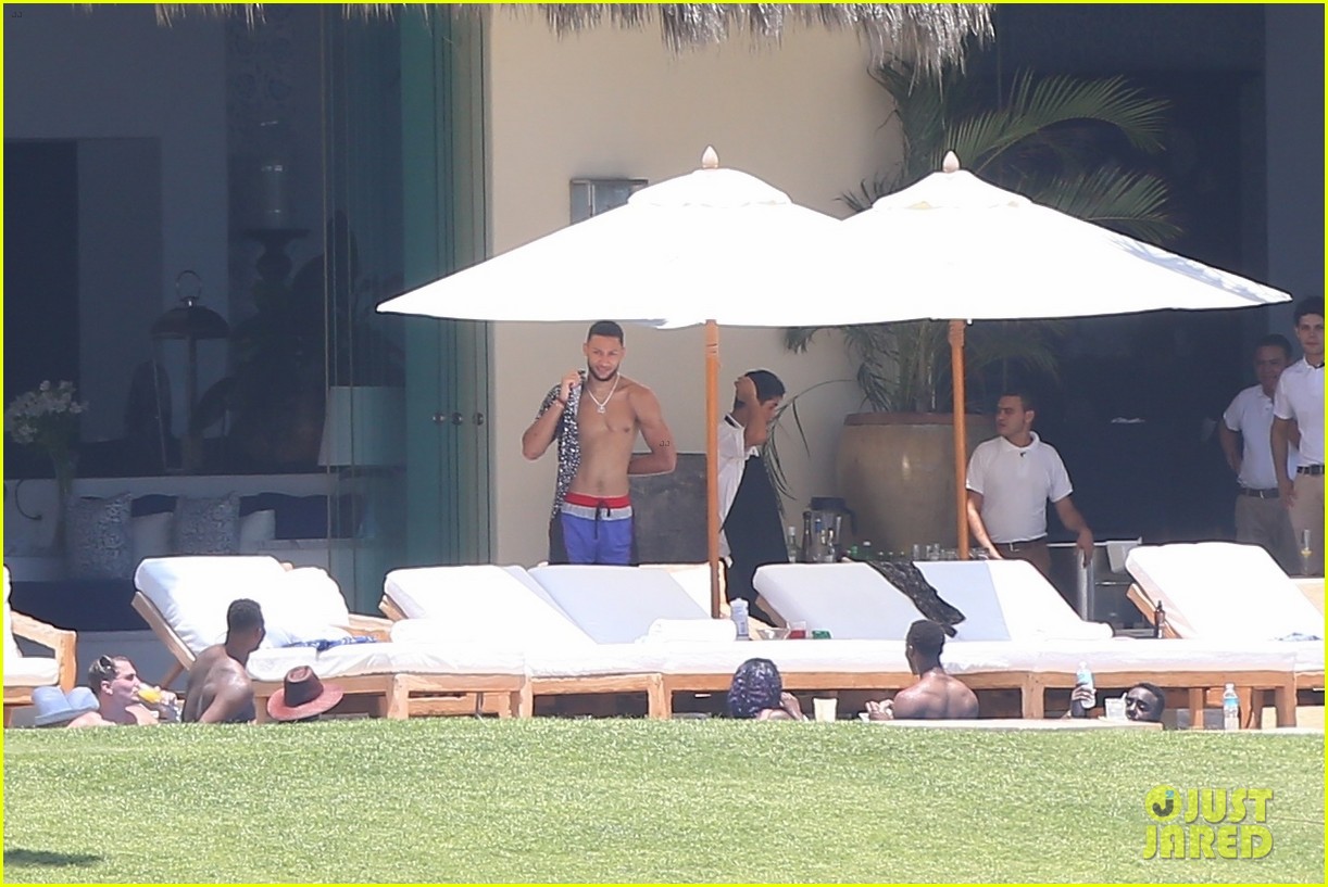 Kendall Jenner Soaks Up the Sun with Ben Simmons in Mexico! Photo