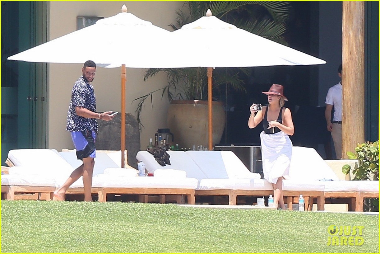 Kendall Jenner Soaks Up the Sun with Ben Simmons in Mexico! Photo