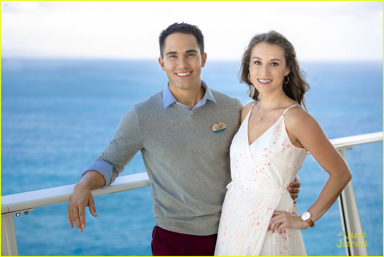 Alexa And Carlos Penavega Reveal That The Kissing Scene In New Hallmark Movie Was Hardest For Them 6328