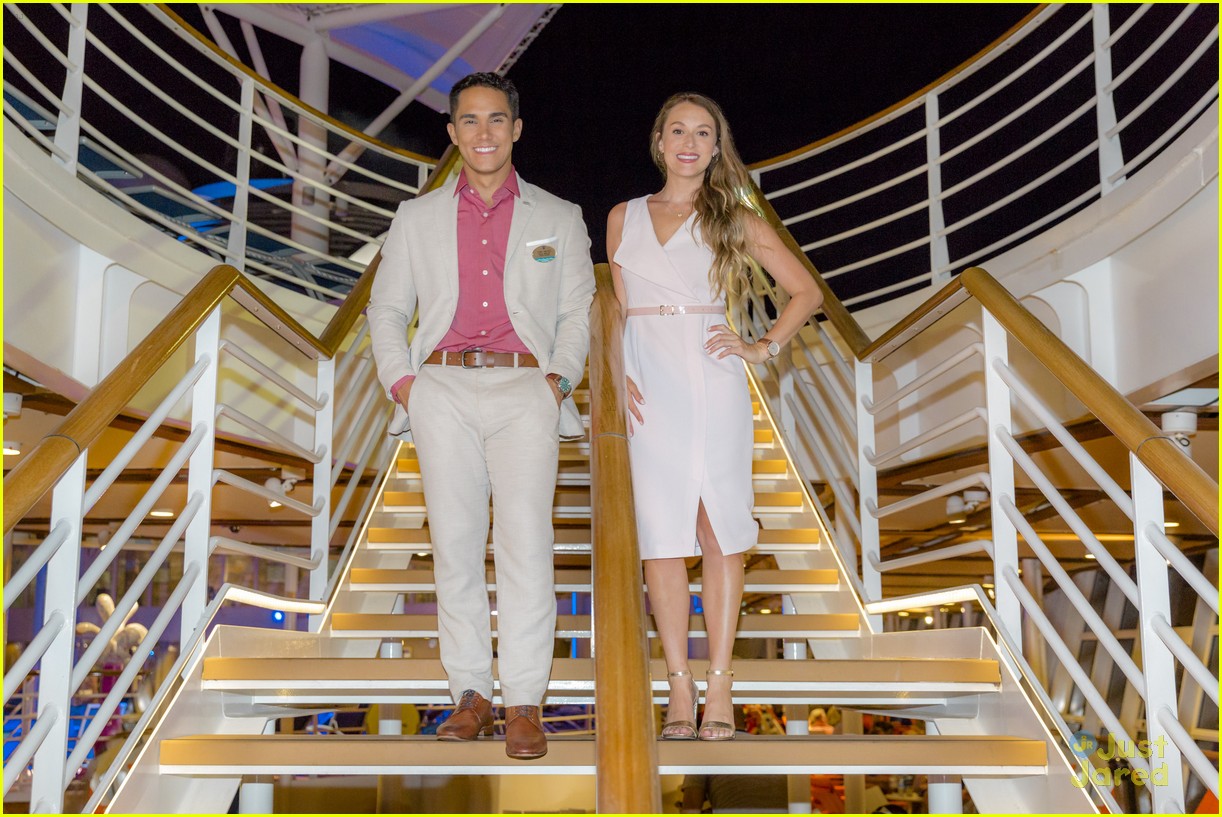 Alexa & Carlos PenaVega Reveal That The Kissing Scene in New Hallmark ...