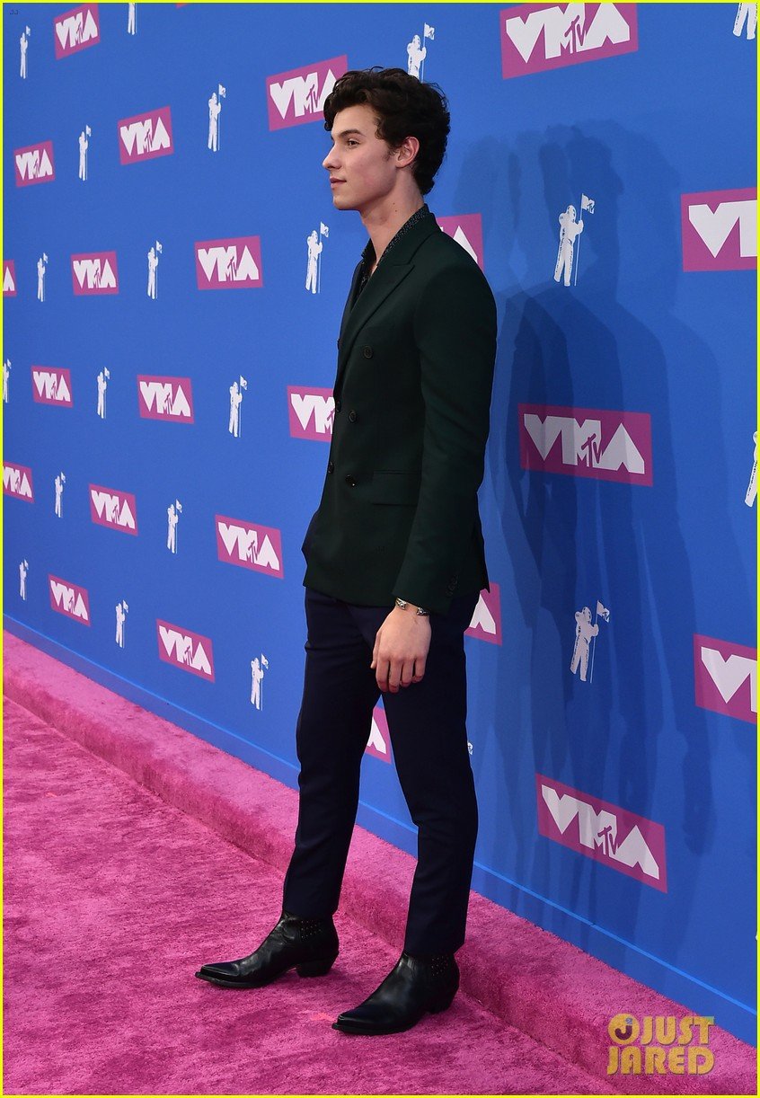 Full Sized Photo of shawn mendes mtv vmas 2018 09 | Shawn Mendes Wears ...