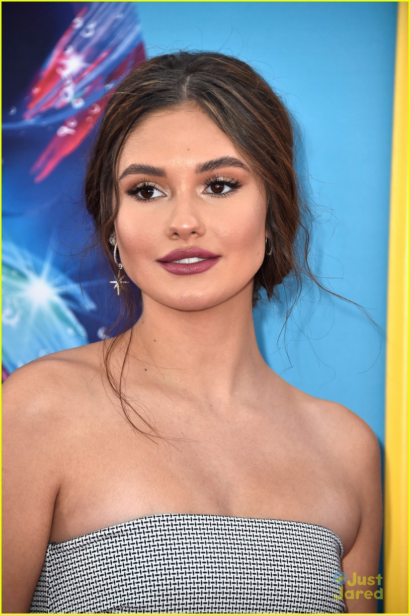 'On My Block' Wins Breakout Show at Teen Choice Awards 2018 Photo 1178135 Photo Gallery 'On My Block' Wins Breakout Show at Teen Choice Awards 2018 Photo 1178135 Photo Gallery