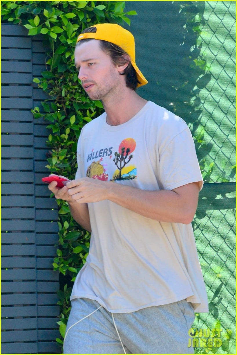 Patrick Schwarzenegger Steps Out for Sushi Lunch in LA | Photo 1181922 ...