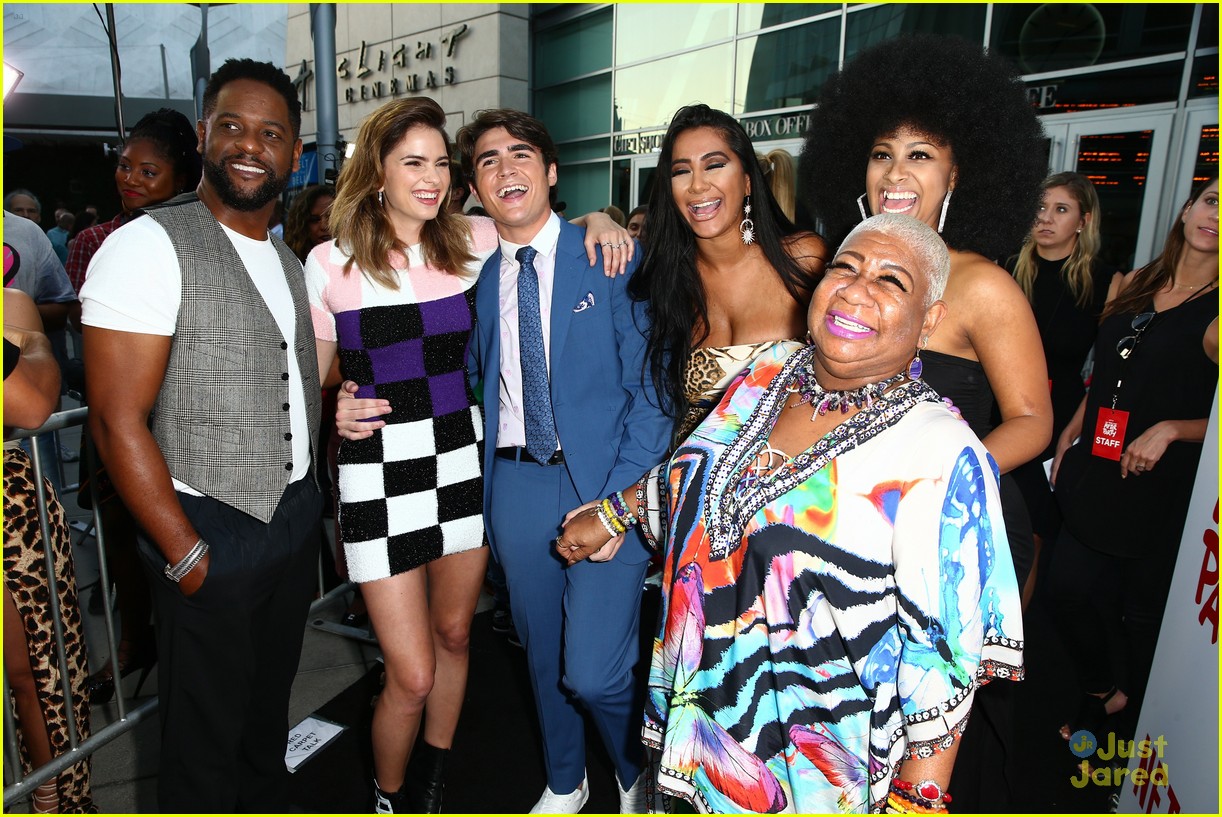 Full Sized Photo Of Shelley Hennig After Party Netflix Premiere 09 Shelley Hennig Gives Off 4423