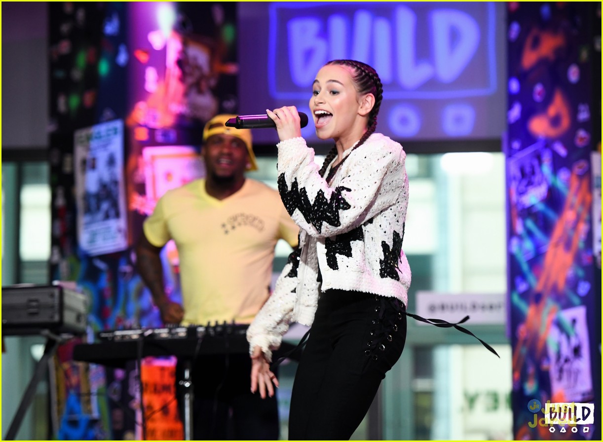 Sky Katz Dishes On How Her New Single 'Fall Back' Came Together Photo