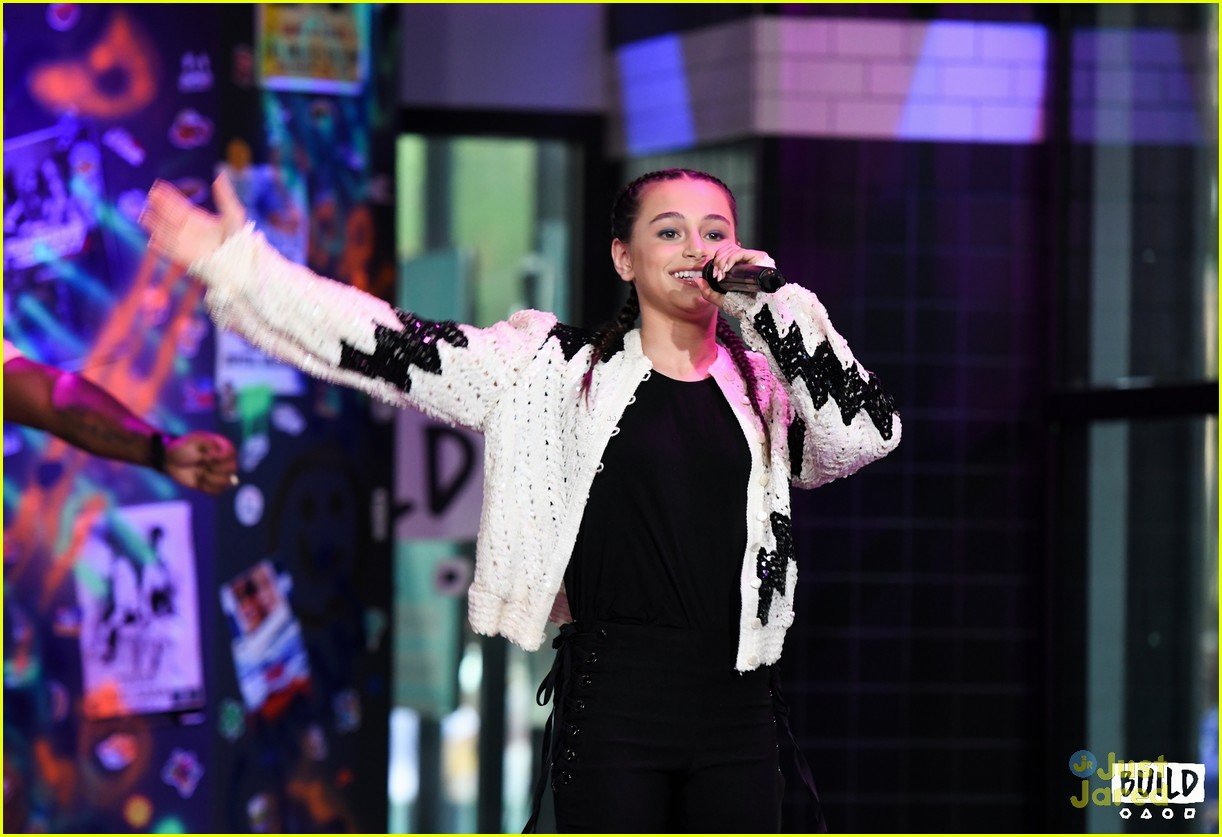 Sky Katz Dishes On How Her New Single 'Fall Back' Came Together Photo